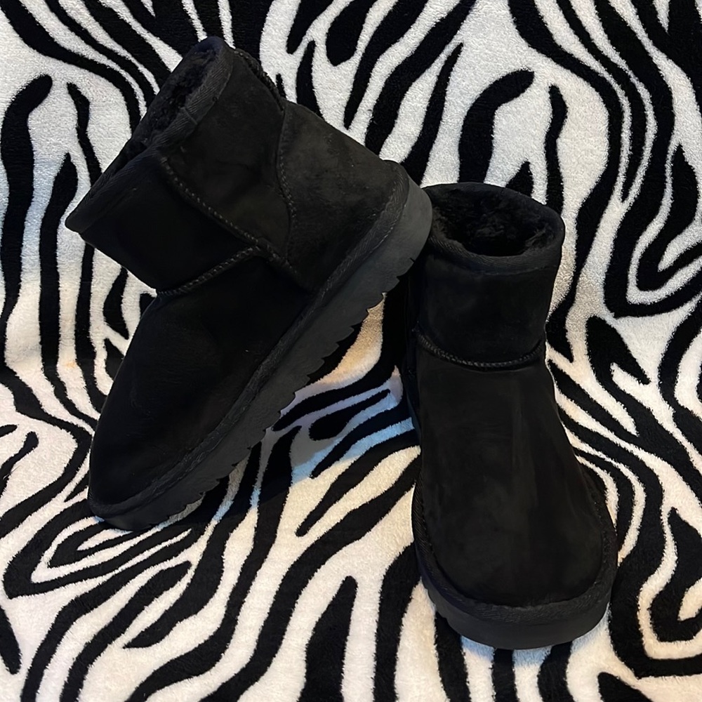 ⛄️Black winter mini booties⛄️